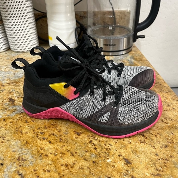 Nike Shoes - Nike Metcon size 6